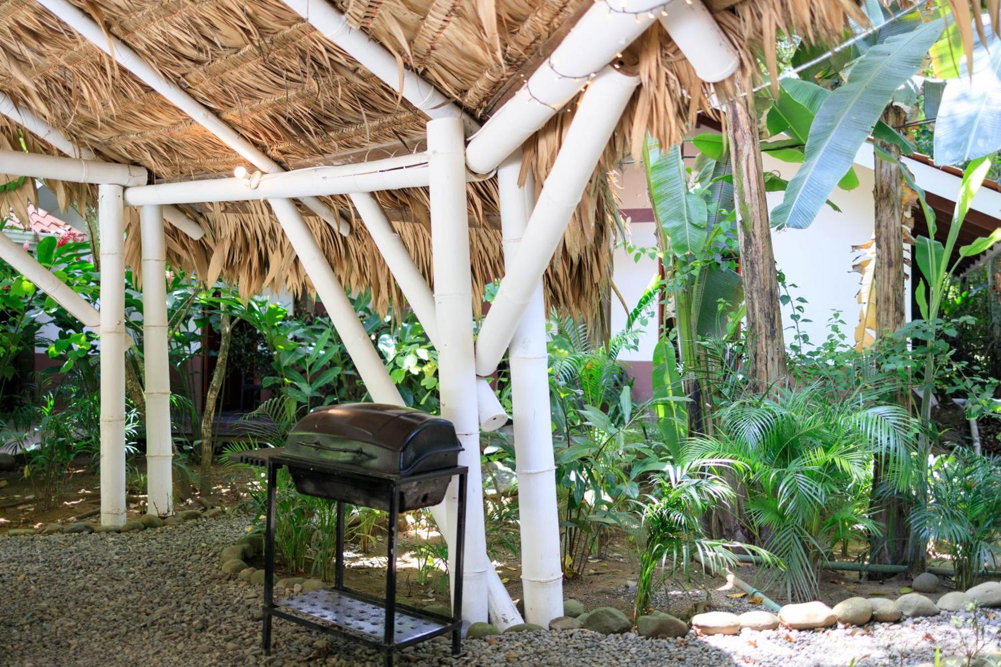 Bambutel Cocles Hotel Puerto Viejo de Talamanca Exterior foto