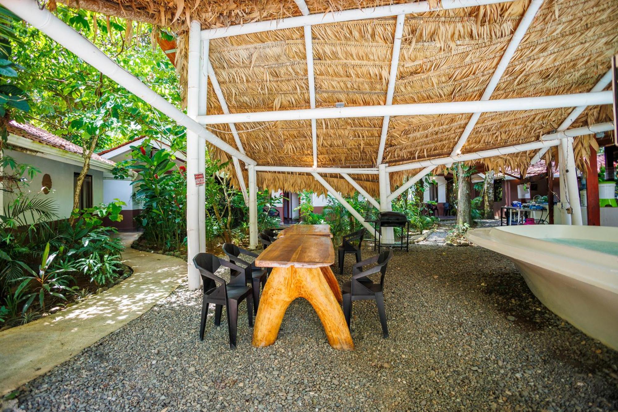 Bambutel Cocles Hotel Puerto Viejo de Talamanca Exterior foto